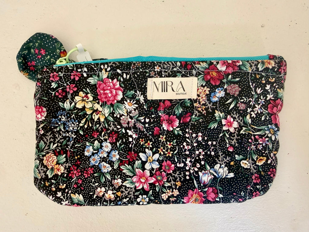 Small zipper pouch