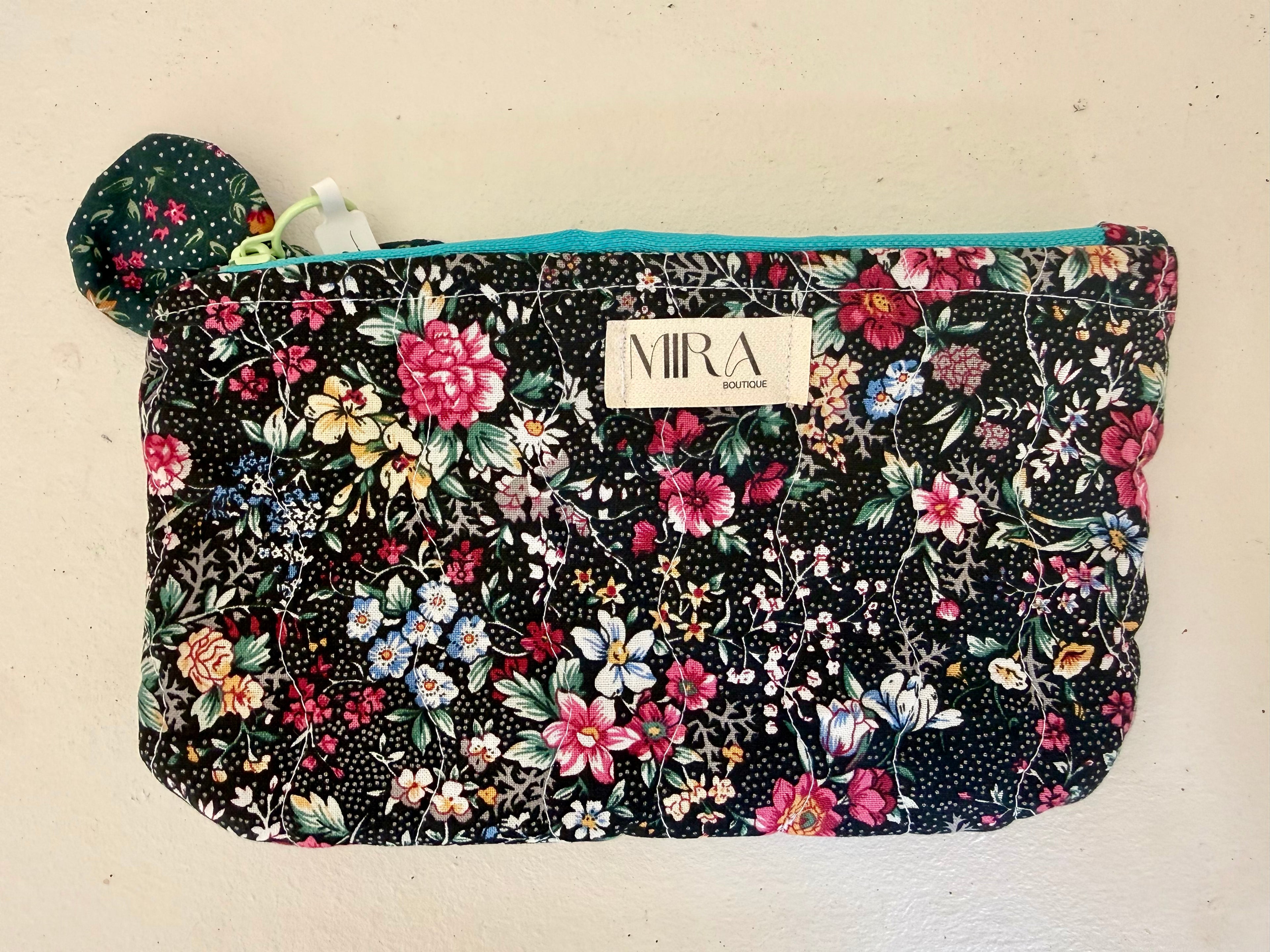 Small zipper pouch