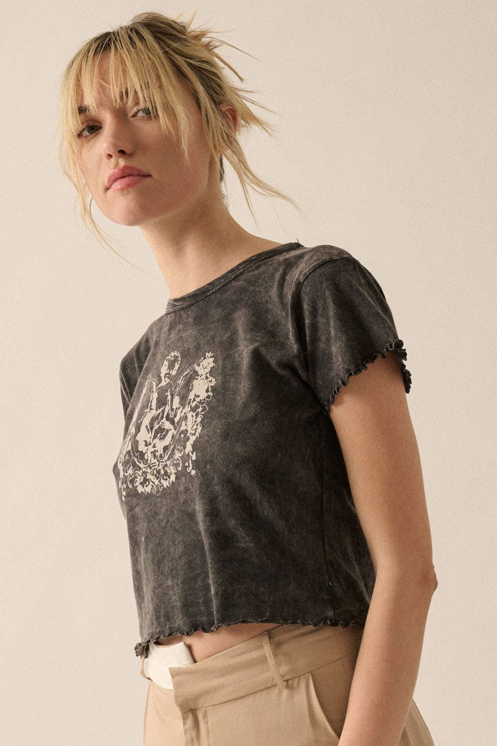 Sanctificado Cropped Graphic Tee