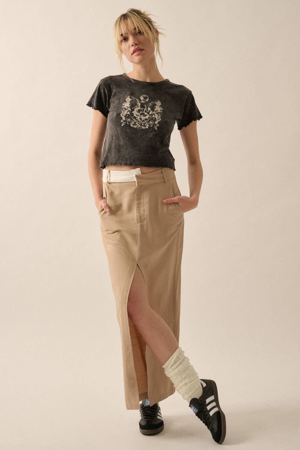 Sanctificado Cropped Graphic Tee