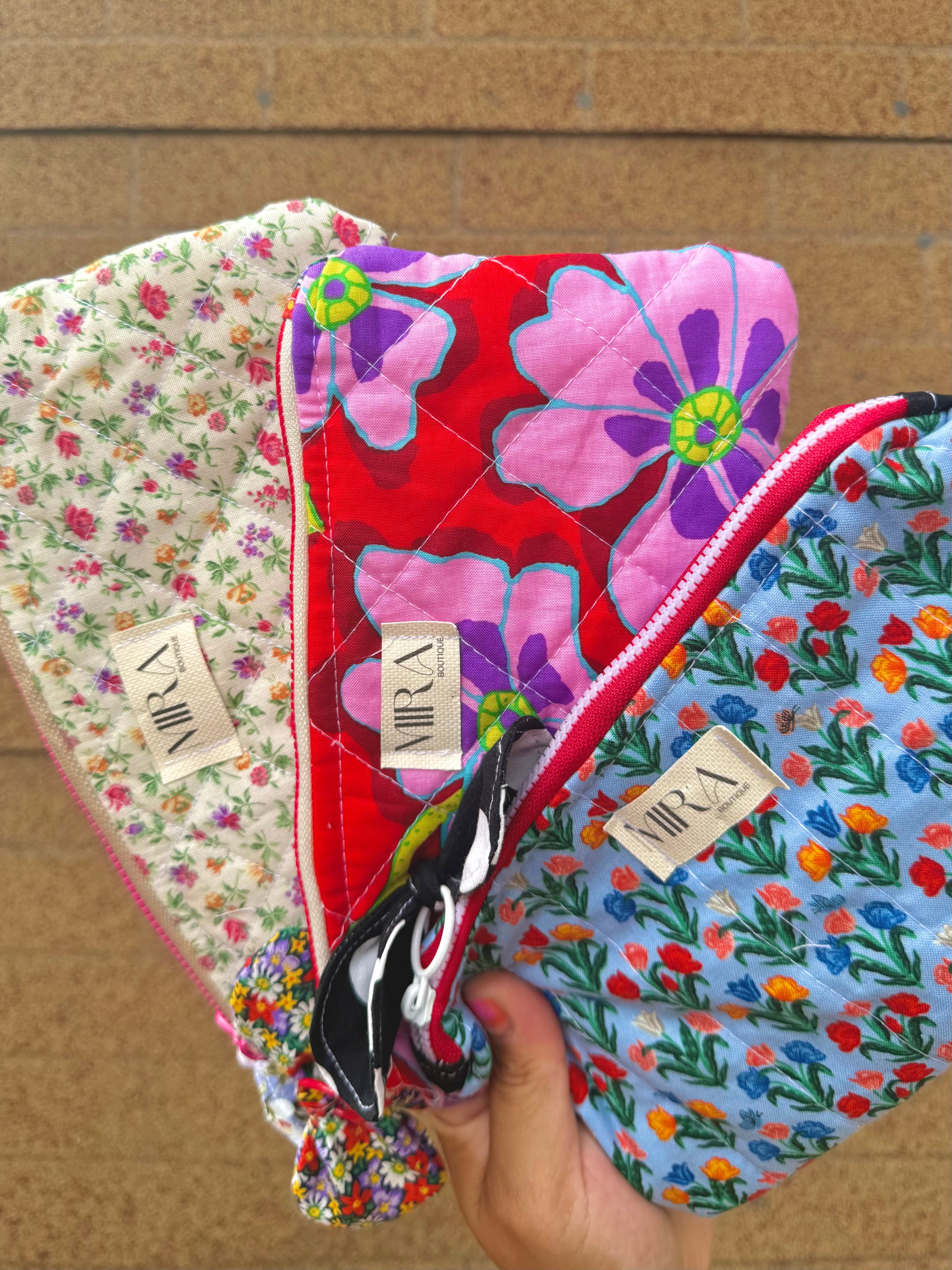 Small zipper pouch