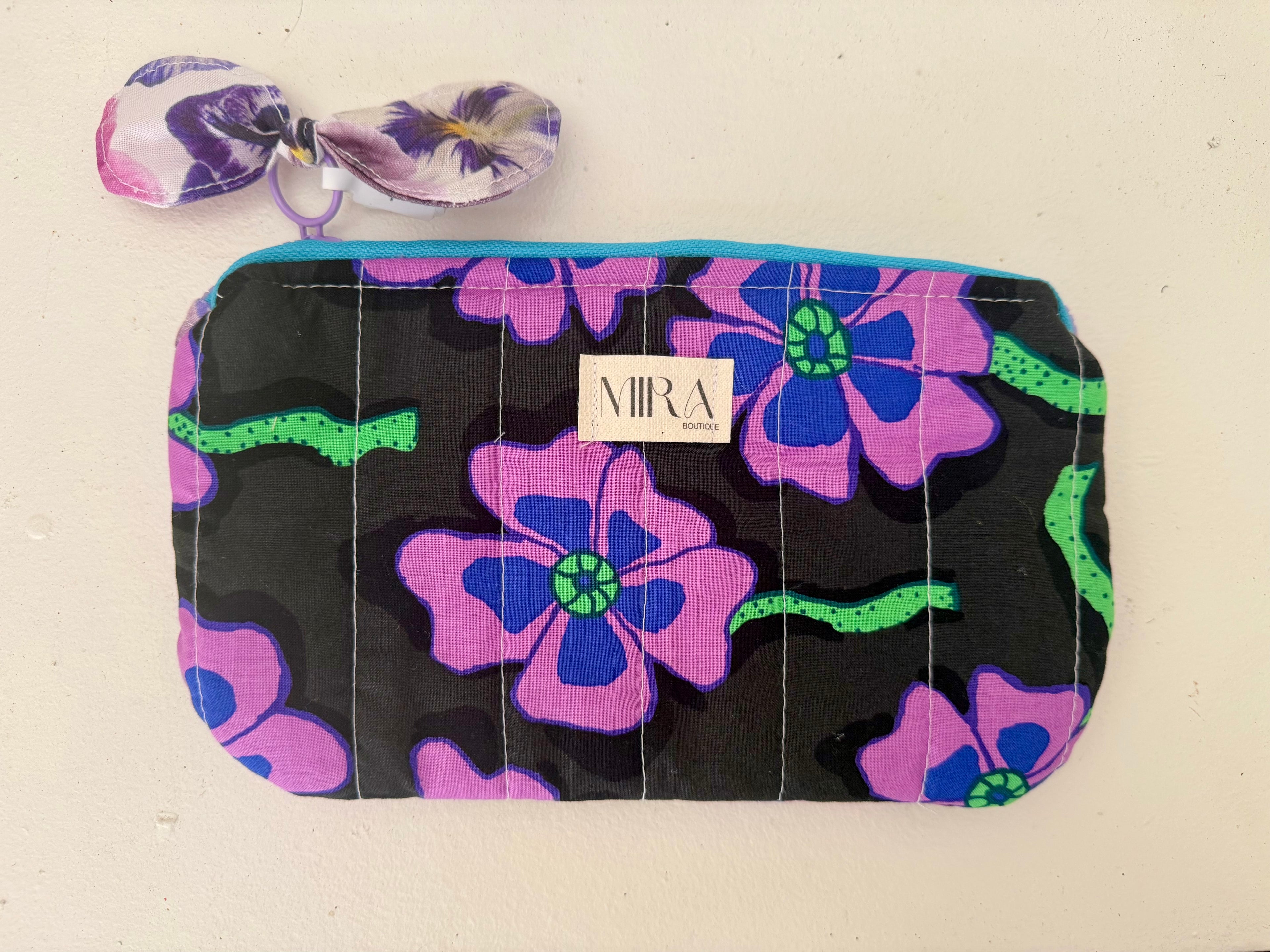 Small zipper pouch