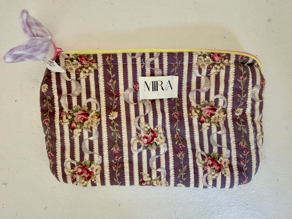 Small zipper pouch