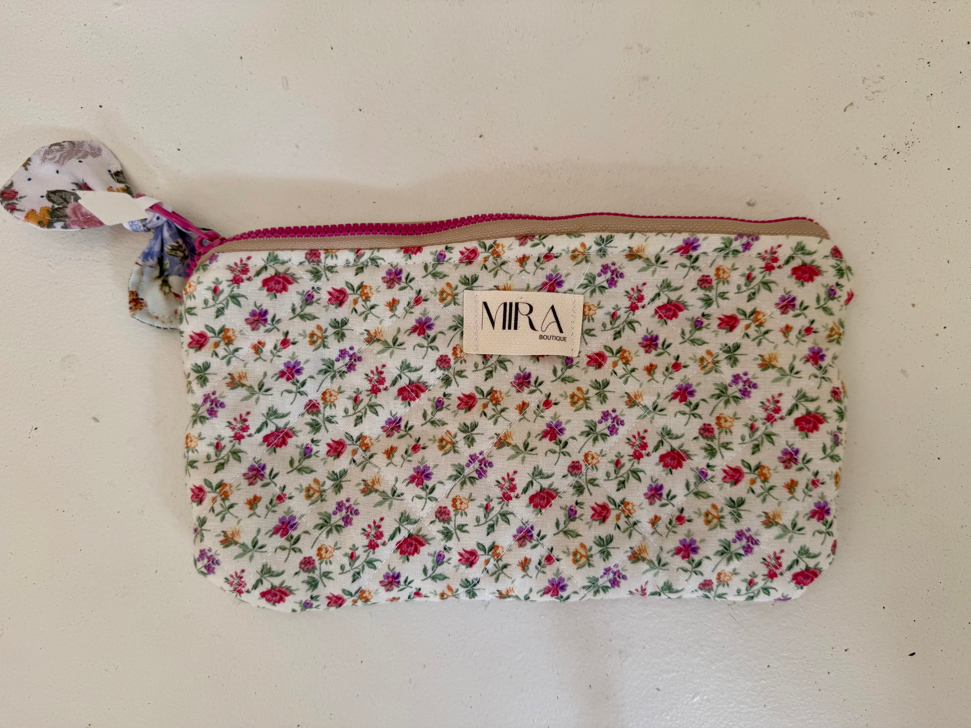 Small zipper pouch