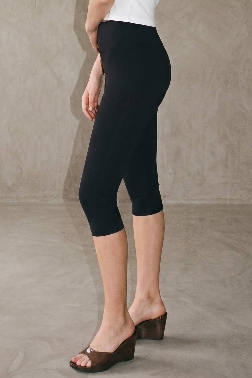 Mid Waist Capri Length Leggings
